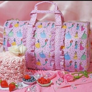 Stoney Clover Lane Disney Duffle Bag does not strap